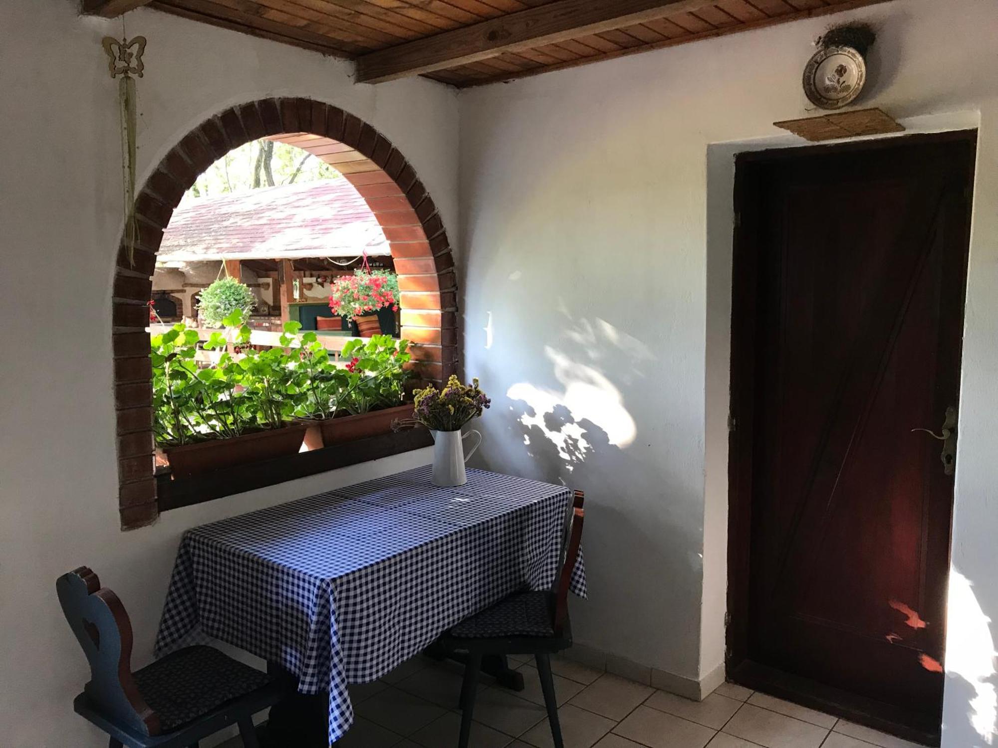 Tornacos Tanya Vendeghaz*** Es Gasztroporta Aparthotel Kiskunmajsa Exterior foto